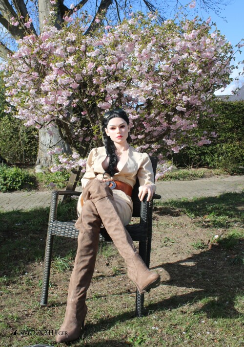 20260409 Roseretty Veronica brown overknee boots garden (2)