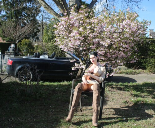 20260409 Roseretty Veronica brown overknee boots garden (4)